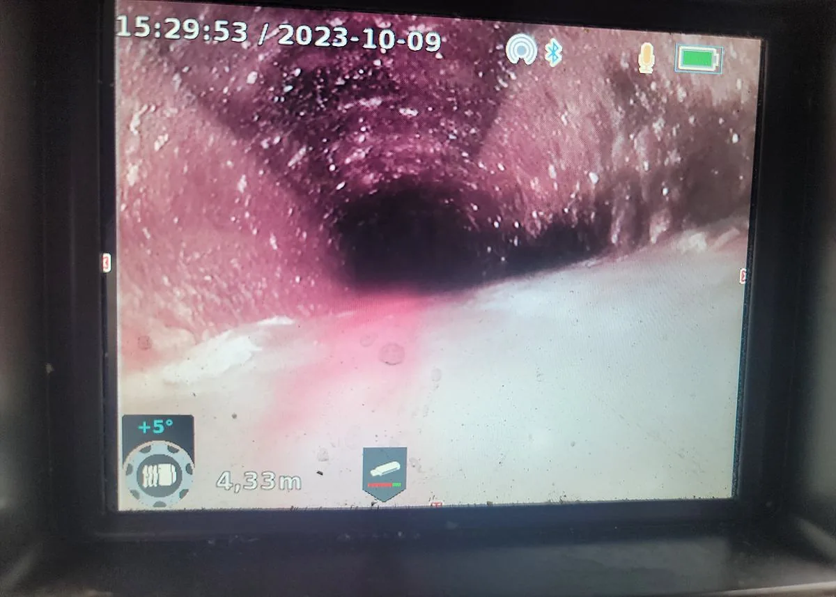 2차 고압세척 후 물 흐름과 배관 내부 상태를 확인한 화면