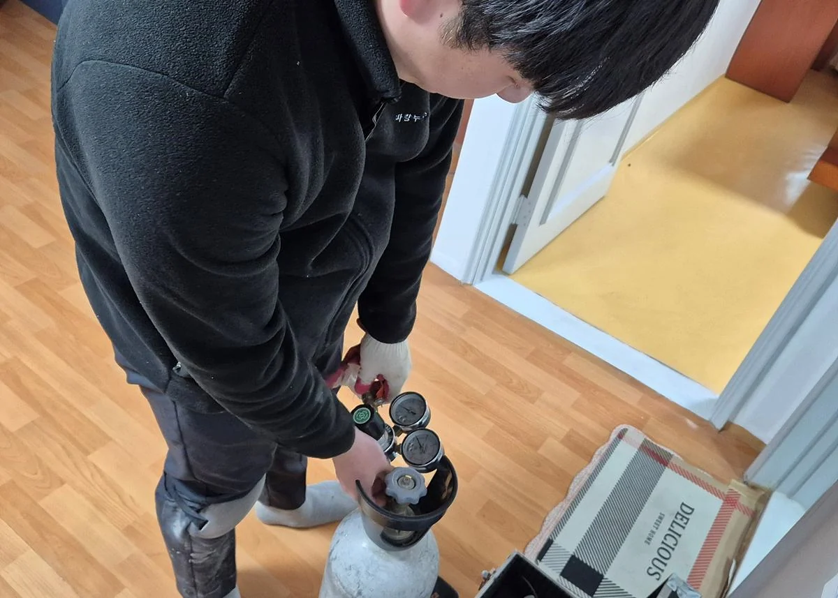 탐지가스 검사 준비하는 모습
